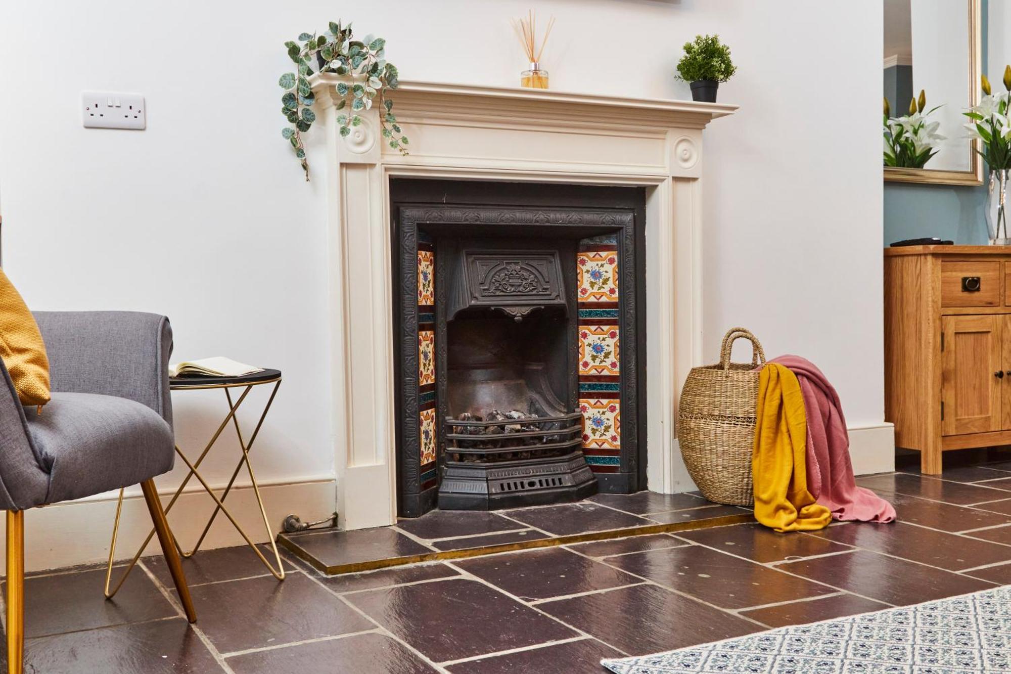 Beautiful 2Bedroom 4 Actual Beds House With Wifi By Purestay Bath Exterior photo
